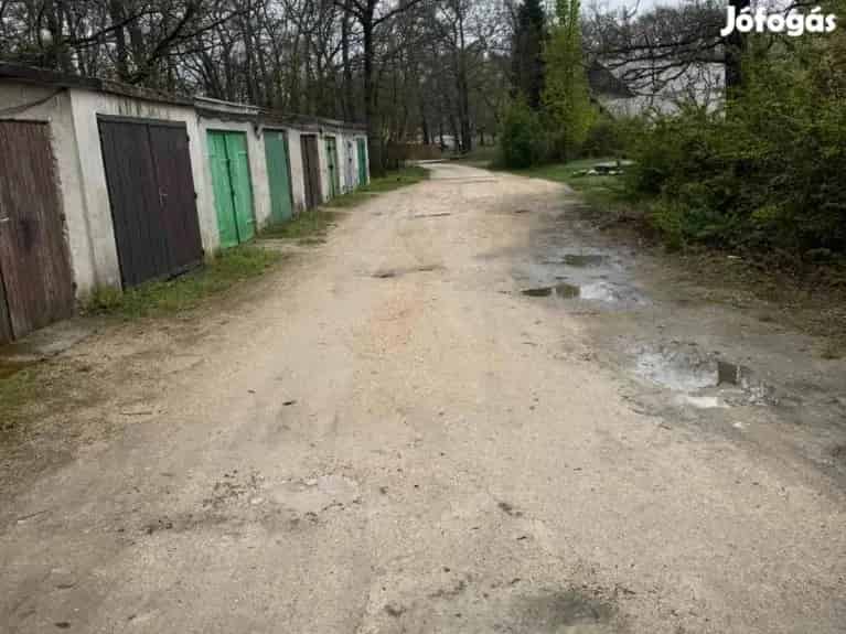 Eladó 17m2 alapterületű villanyórás garázs a Készenléti lakótelepen - Várpalota, Garázs - Jófogás Ingatlan