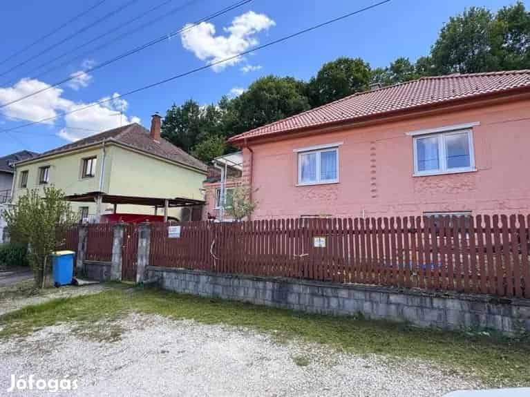 90m2-es Családi Ház Kazincbarcikán Dupla Garázzsal