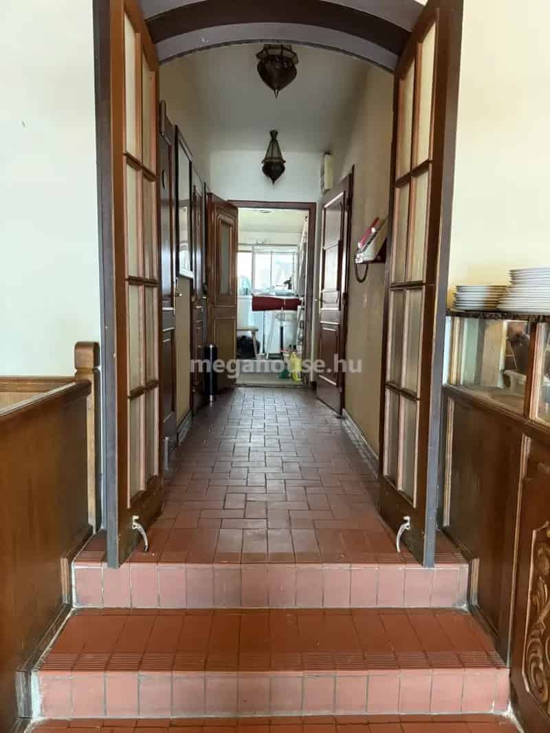 100 nm-es Üzlethelyiség eladó Budapest II kerület Hűvösvölgyben