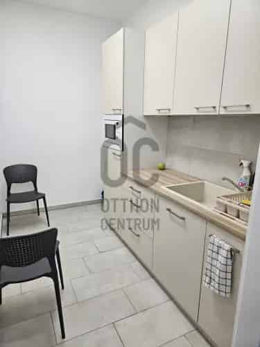 Solymári eladó kereskedelmi ingatlan, UZ016437