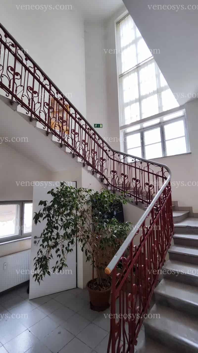 Szekszárd belvárosában a Garay tér legszebb részén patinás irodaház kiadó!