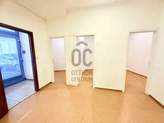 Kiadó 52 m2-es Üzlethelyiség Csepelen