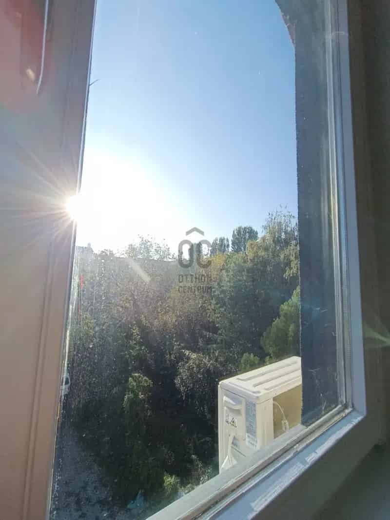 Üzleti célú Kiadó , Budapest, Közép-Magyarország