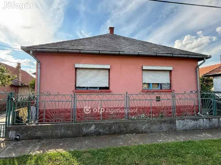 Szikszó 100 nm-es ház eladó - 3 szoba garázzsal