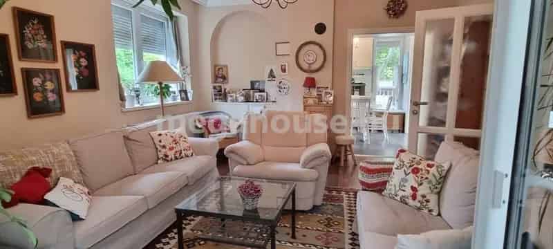 Ház Kiadó , Budakeszi járás, Közép-Magyarország