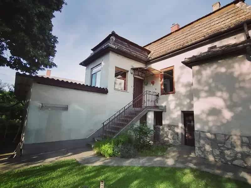 Ház Kiadó , Komáromi járás, Dunántúl
