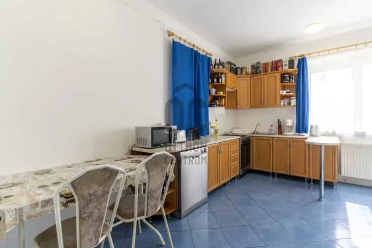 Kőszárhegyi eladó családi ház, DHZ016397