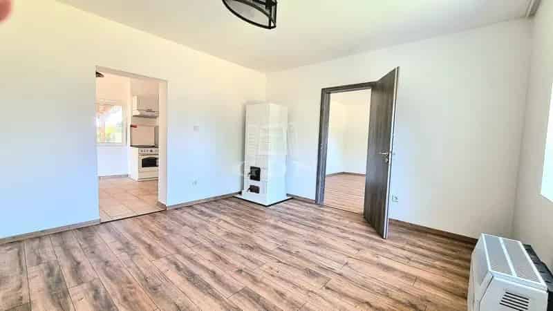 Ház Kiadó , Szobi járás, Közép-Magyarország