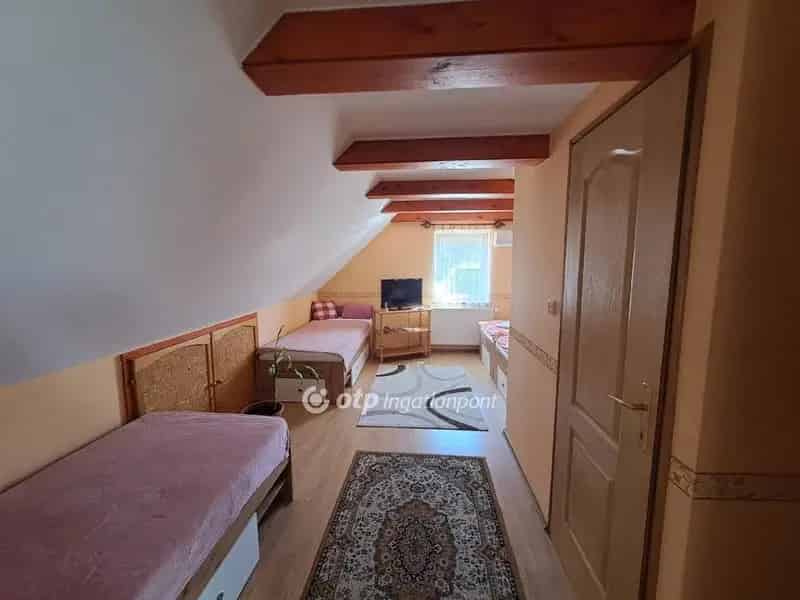 Ház Kiadó , Zirci járás, Dunántúl