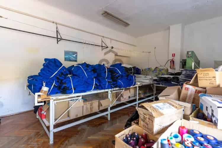 Bátaszéki eladó kereskedelmi ingatlan, UZ016260