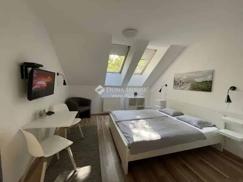 Pécs Belvárosi Irodaépület Eladó - 435m2 - 9 Albetét - 14 Autóbeálló