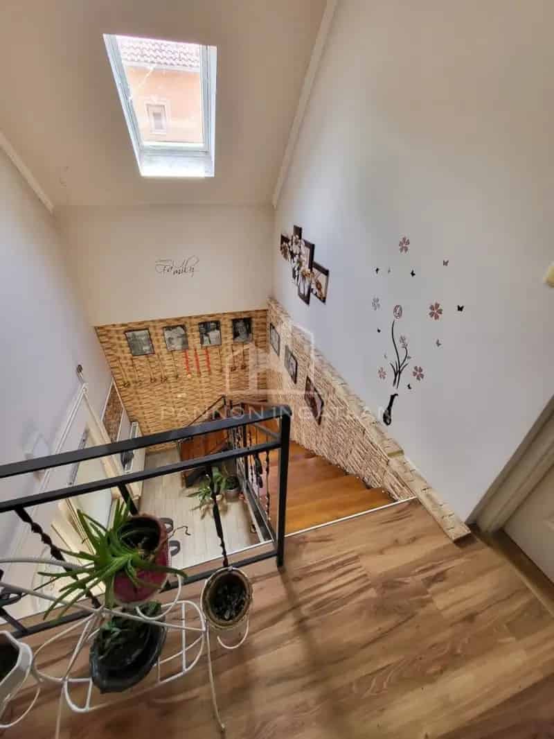 Ház Kiadó , Ajkai járás, Dunántúl