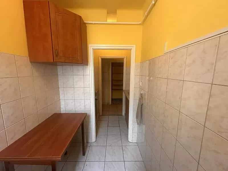 XV Kerulet 65m2 3 szobas erkelyes foldszinti tegla lakás