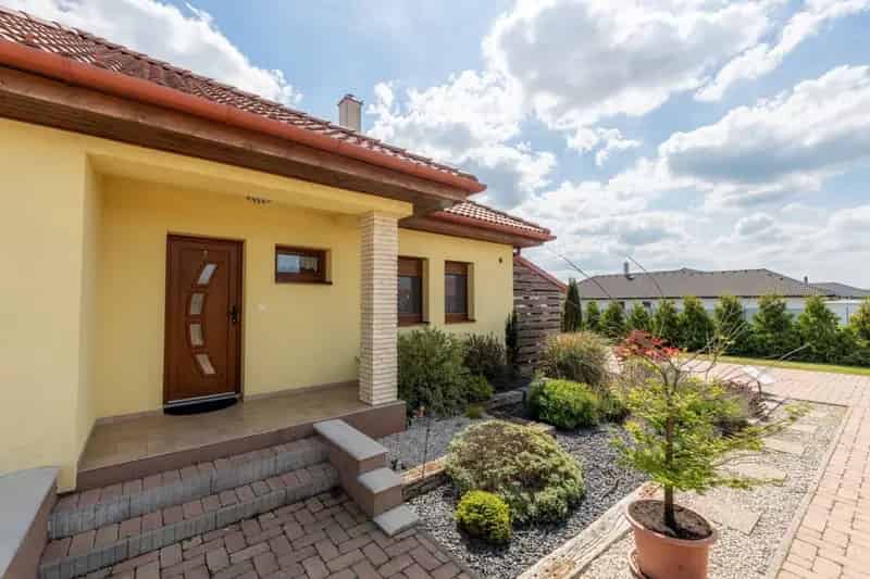 Ház Kiadó , Veszprémi járás, Dunántúl
