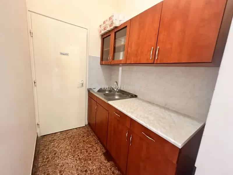 Belvárosi üzlethelyiség kiadó 145 m2