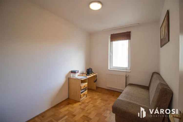 Győr Nádorváros 61m2-es francia erkélyes lakás kiadó irodának vagy szalonnak