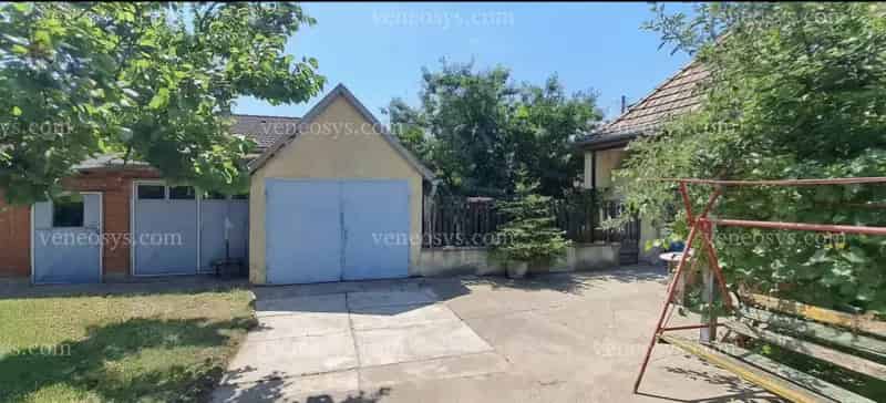 🏡 Tágas családi ház eladó Baján, Katonavárosban!