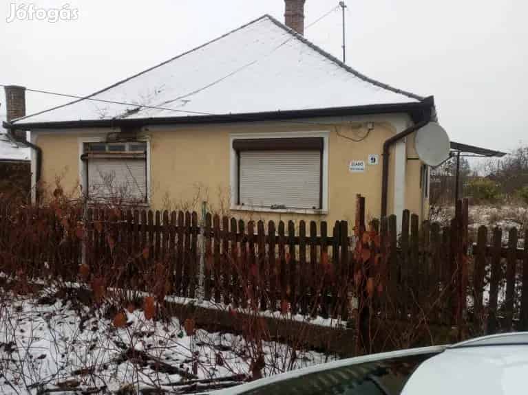Felújítandó ház eladó Mezőcsáton
