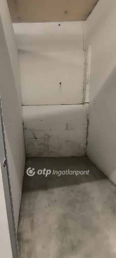 Garázs Kiadó , Budapest, Közép-Magyarország