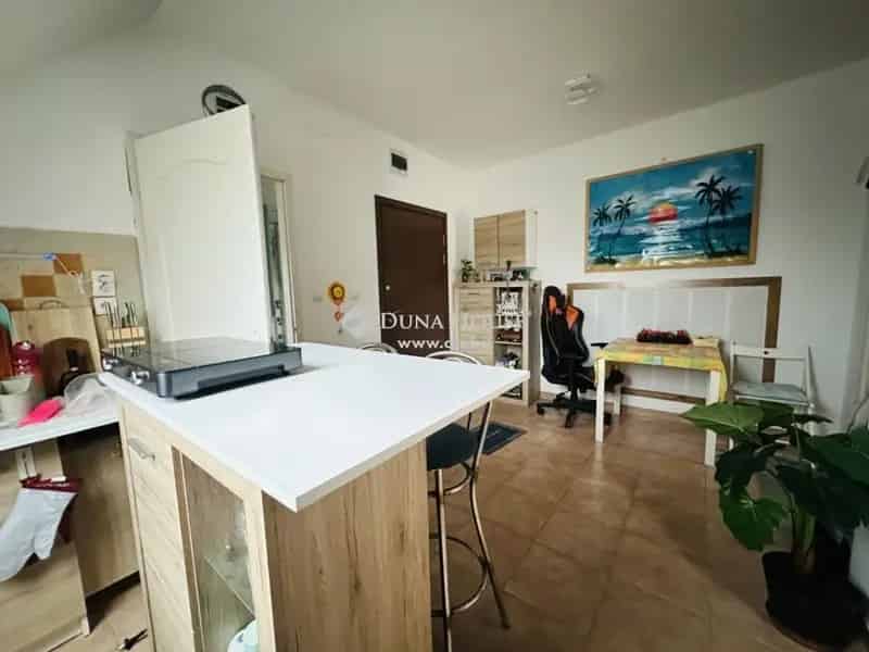 Ház Kiadó , Esztergomi járás, Dunántúl