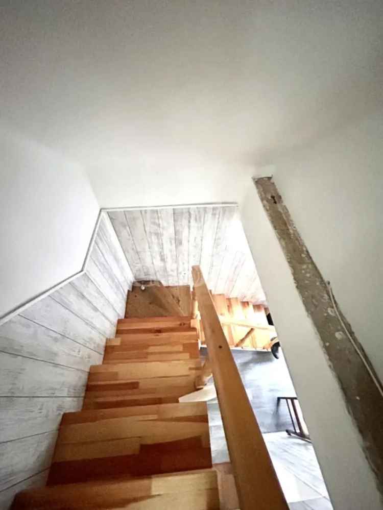 Ház Kiadó , Komárom, Dunántúl