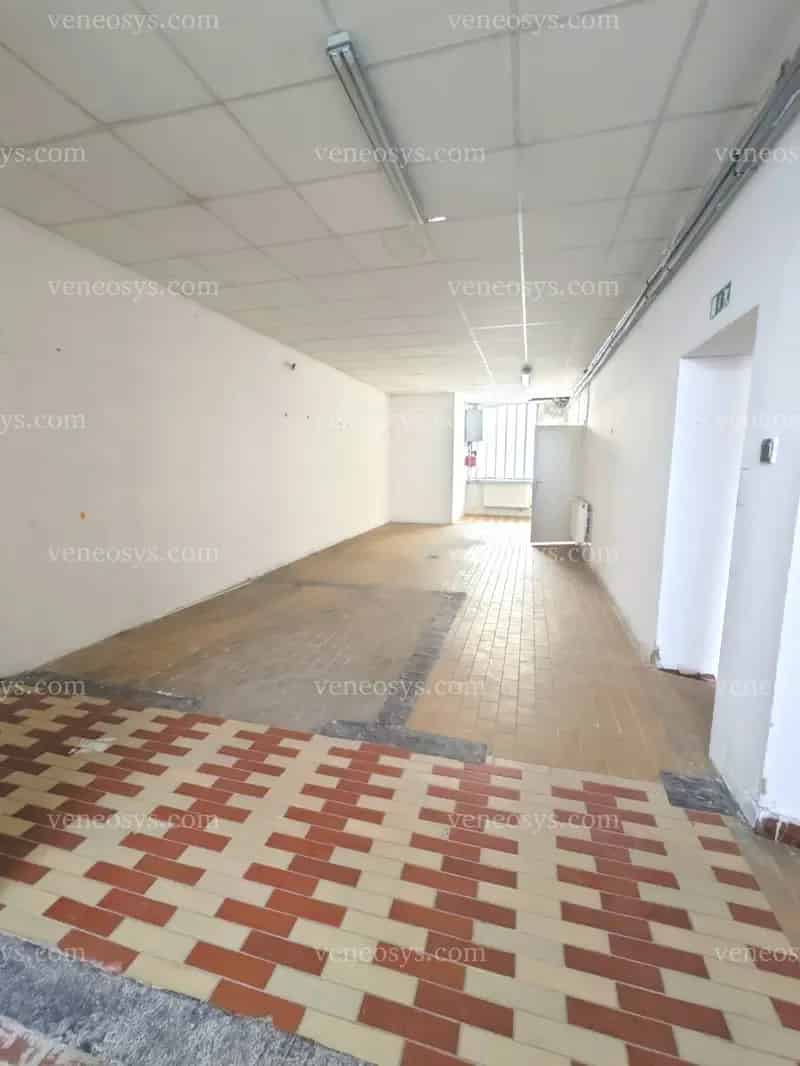 Kiváló elhelyezkedésű üzlethelyiség kiadó Miskolc frekventált pontján!