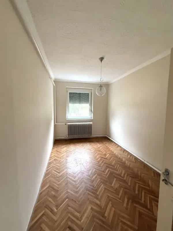 Ház Kiadó , Dabasi járás, Közép-Magyarország
