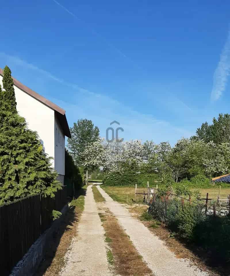 Bakonycsernye 2659 m2-es építési telek eladó