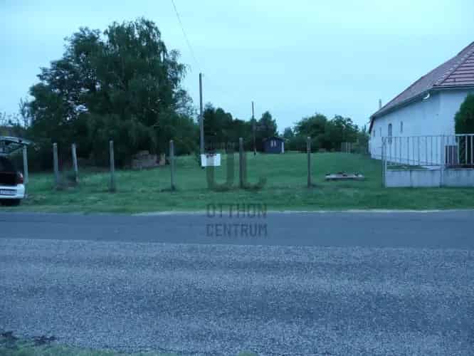 Balatonfenyvesi eladó telek, T031883