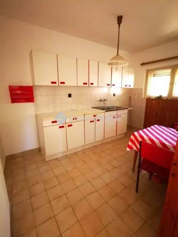 Ház Kiadó , Esztergomi járás, Dunántúl