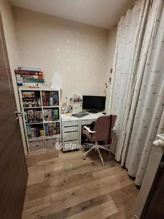 Ház Kiadó , Budapest, Közép-Magyarország