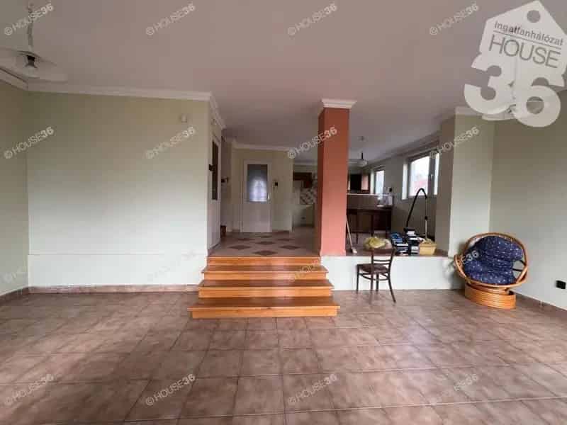 Kecskemét Petőfiváros 180 nm-es családi ház eladó