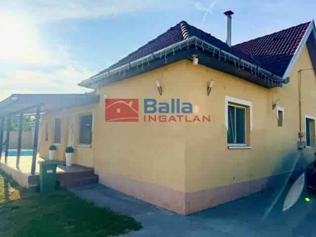 Aszód , Belváros utca