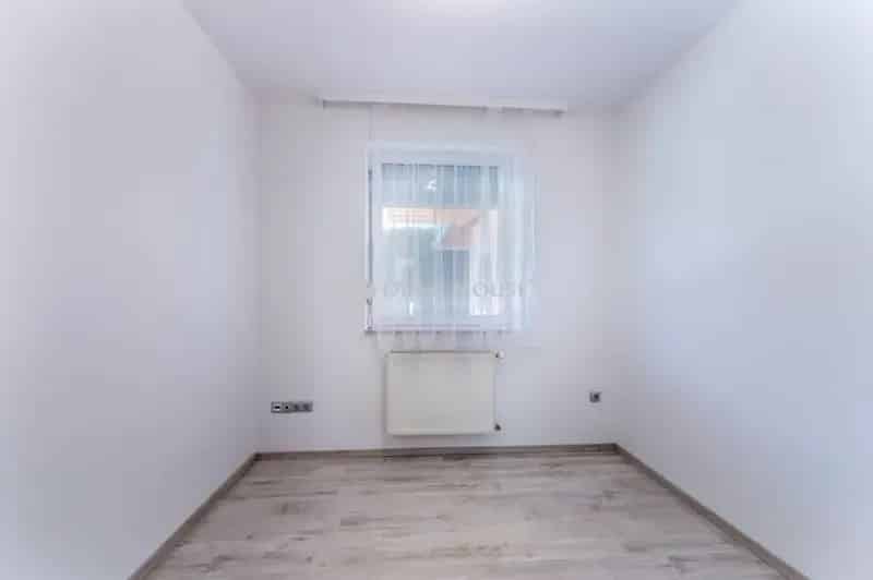 Ház Kiadó , Dunakeszi járás, Közép-Magyarország