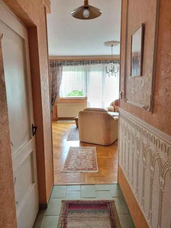 Ház Kiadó , Budakeszi járás, Közép-Magyarország