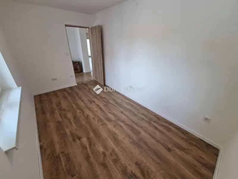 Ház Kiadó , Bajai járás, Alföld és Észak