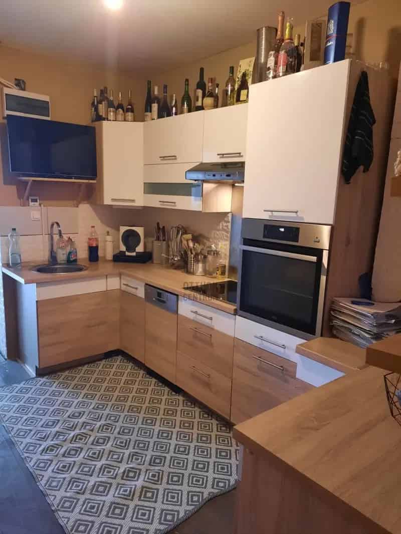 Ház Kiadó , Monori járás, Közép-Magyarország