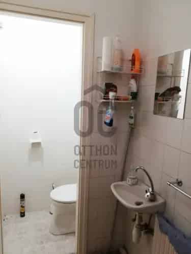 Pécsi eladó kereskedelmi ingatlan, UZ016252