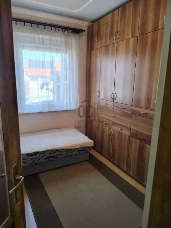 Ház Kiadó , Ceglédi járás, Közép-Magyarország