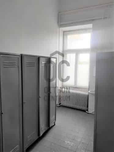 Lábatlani eladó kereskedelmi ingatlan, UZ014922