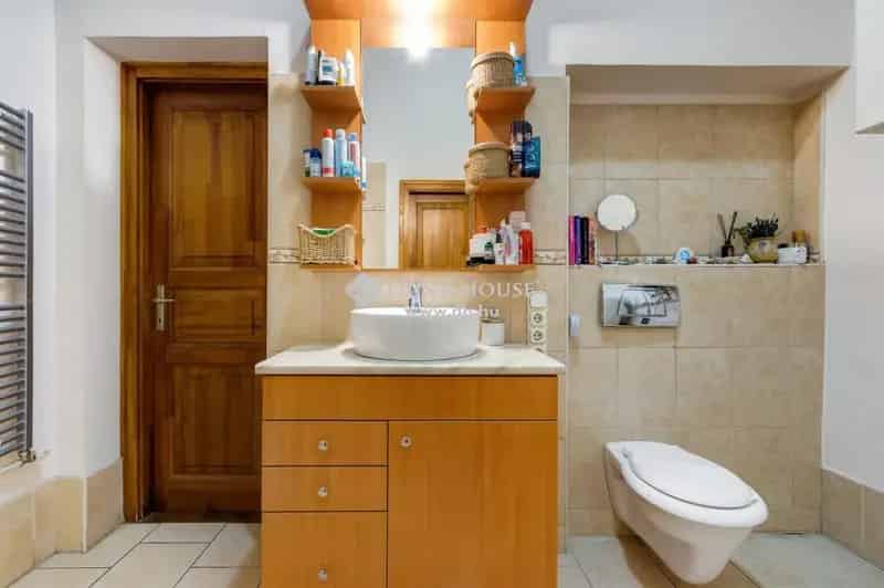 Lakás Eladó , Budapest, Közép-Magyarország