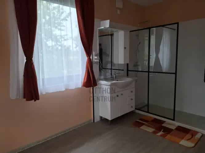Sárvári eladó újépítésű családi ház, U0048314