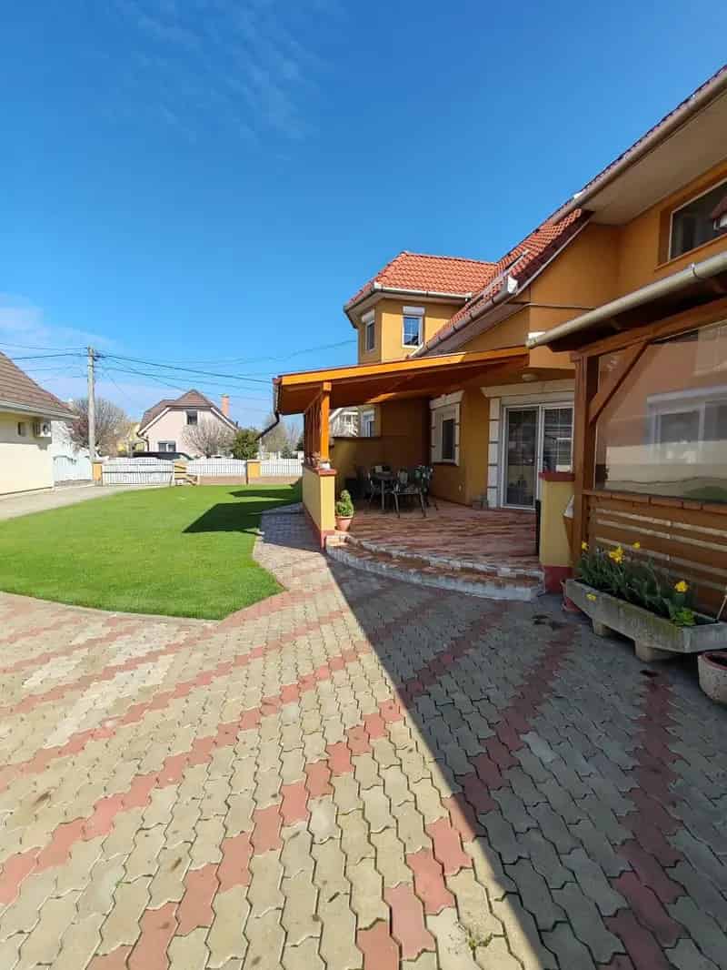 Ház Kiadó , Szolnoki járás, Alföld és Észak