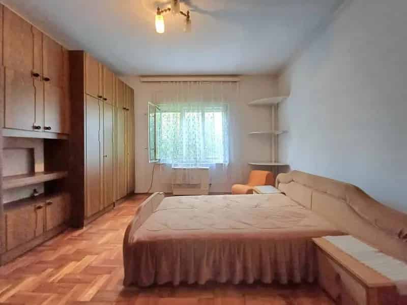 Budapest k		zeli 100 nm-es családi ház 1240 nm-es telken