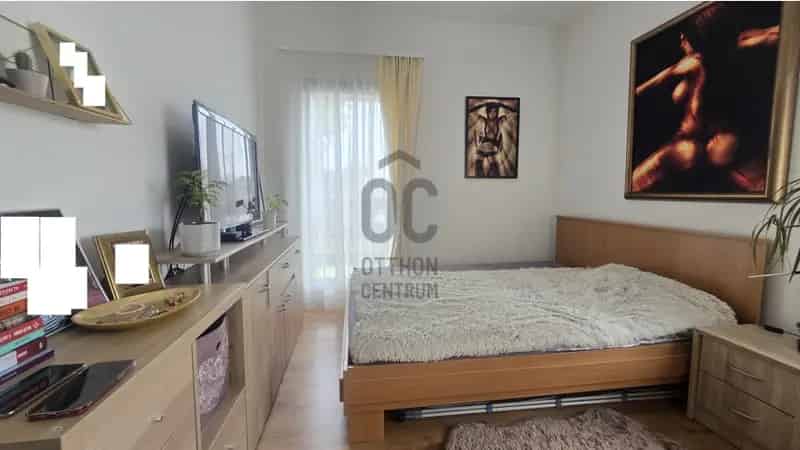 Budapest XVIII kerületi eladó lakás - 2 szobás, erkélyes, gépkocsi beállóval