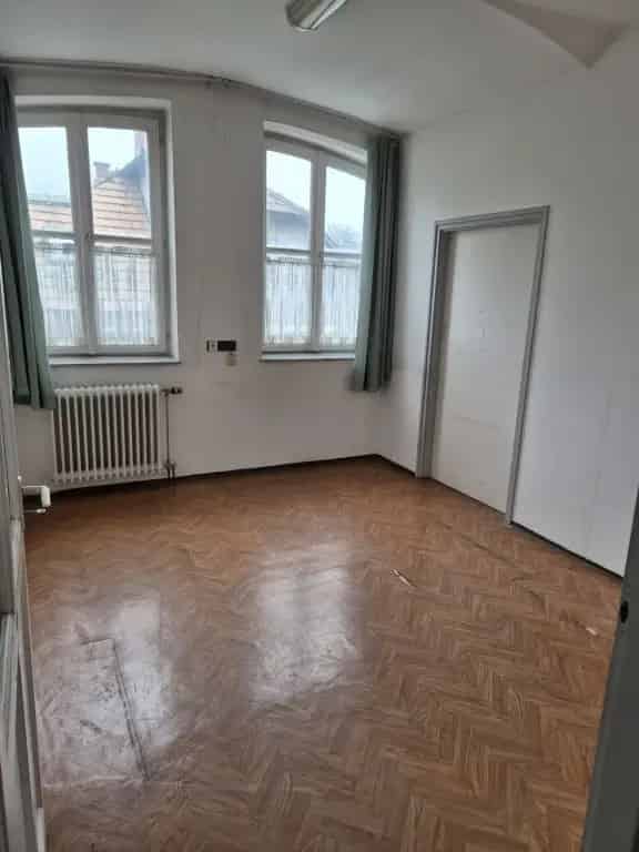 Üzleti célú Kiadó , Budapest, Közép-Magyarország