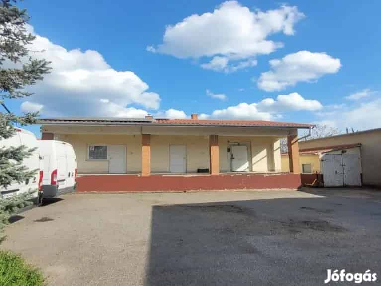 Debrecen Ipari Telephely Eladó 2040 m2 Hűtőház Napelem
