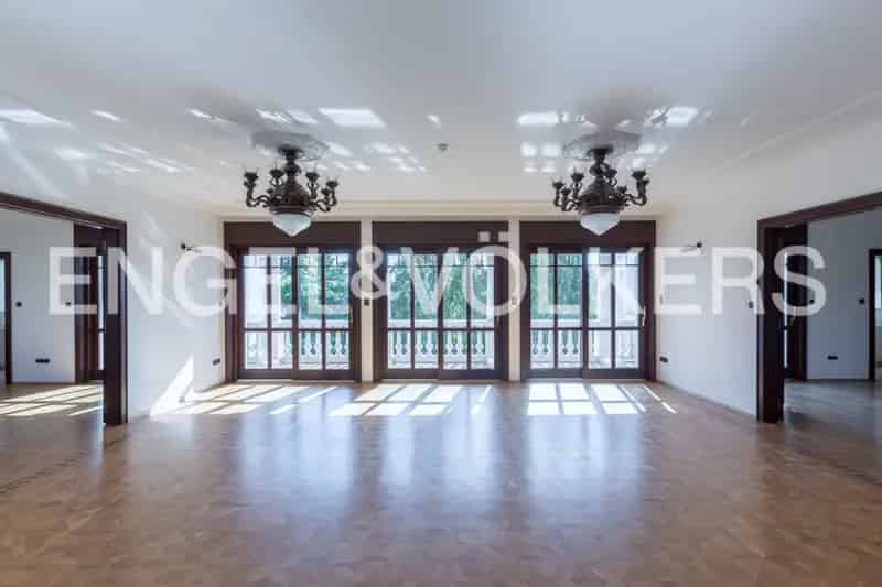 Körpanorámás előkelő villa Szemlőhegyen