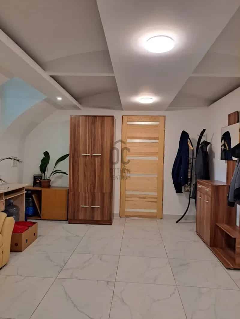 Üzleti célú Kiadó , Budapest, Közép-Magyarország