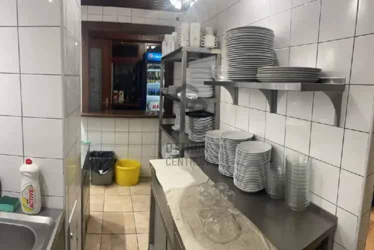 Ceglédi eladó kereskedelmi ingatlan, UZ017693